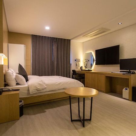The City Hotel Чонджу Экстерьер фото