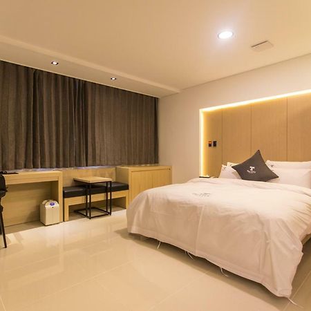 The City Hotel Чонджу Экстерьер фото