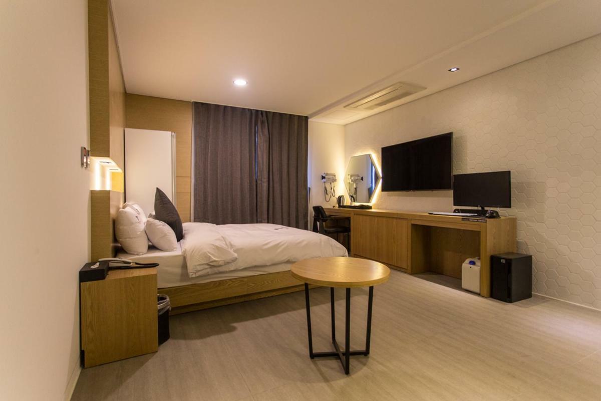 The City Hotel Чонджу Экстерьер фото