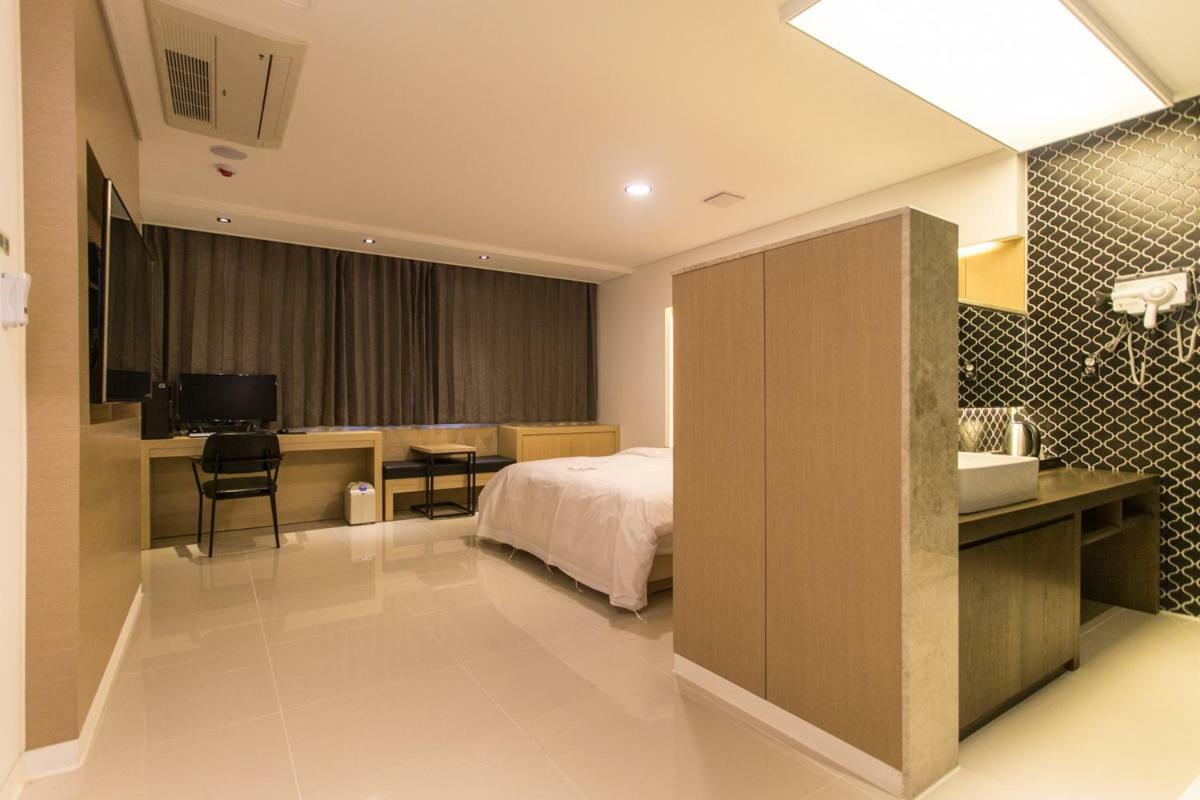 The City Hotel Чонджу Экстерьер фото