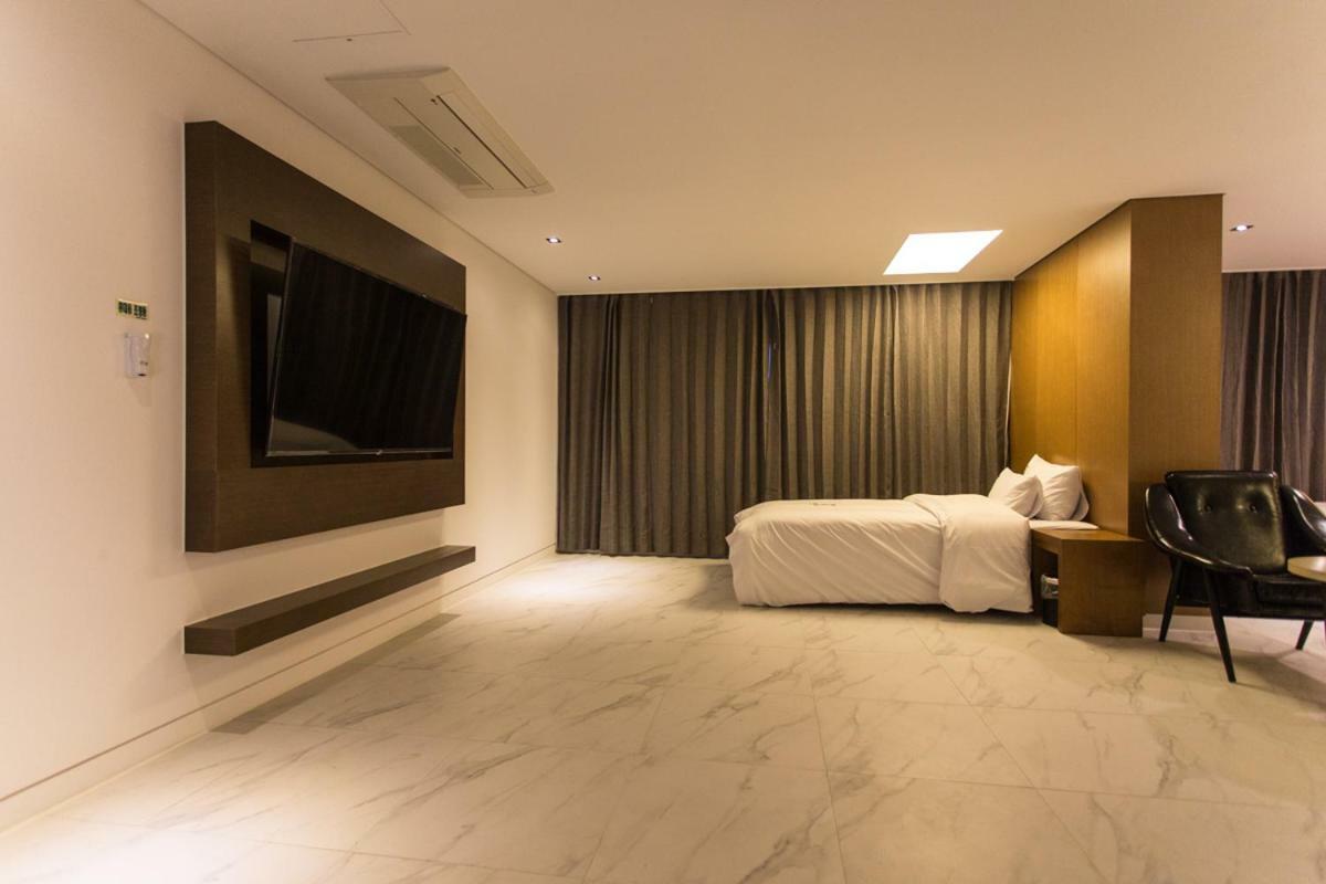 The City Hotel Чонджу Экстерьер фото