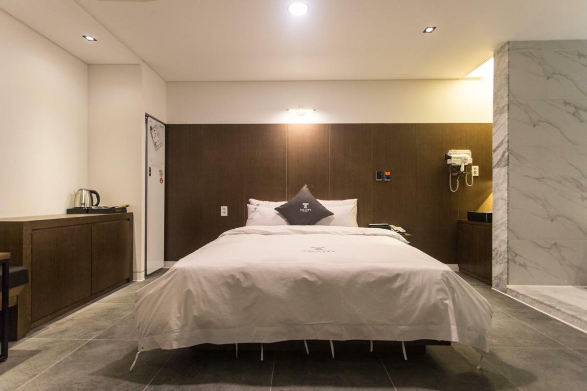 The City Hotel Чонджу Экстерьер фото